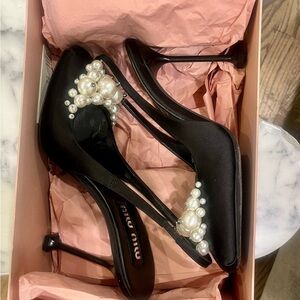 Miu Miu Elegant Black Heels with Pearl Embellishments